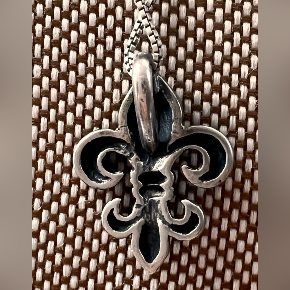 Vintage signed Italy Silver Fleur de Lis Pendant Steampunk French Goth 925 - Picture 6 of 6